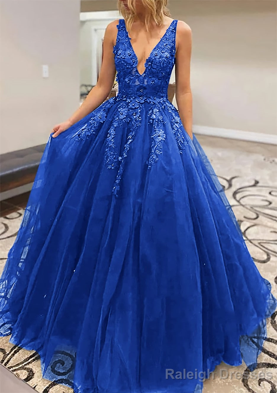 A-line V Neck Long/Floor-Length Lace Tulle Prom Dresses With Appliqued