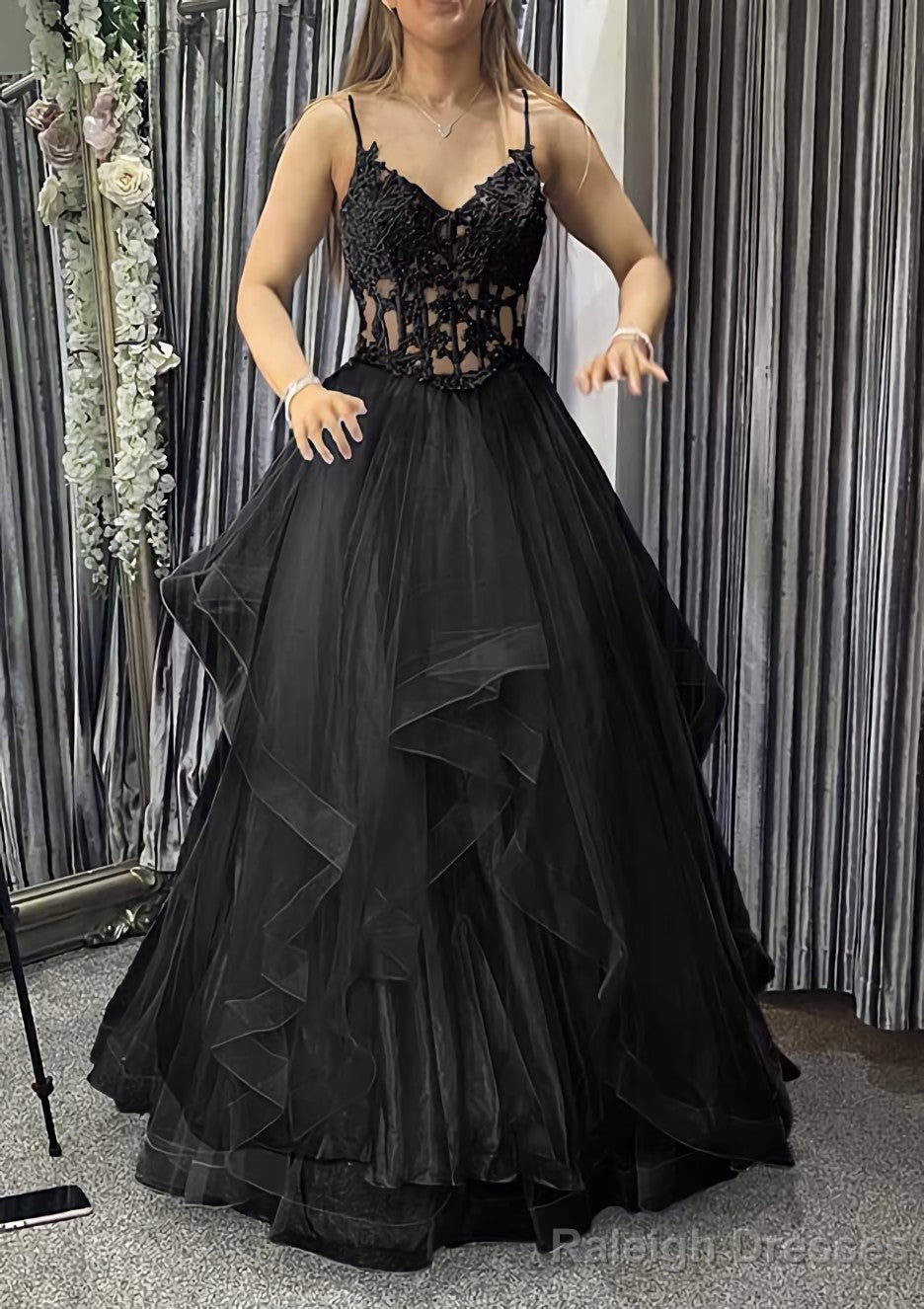 A-line V Neck Sleeveless Long/Floor-Length Tulle Charmeuse Prom Dresses With Appliqued Lace