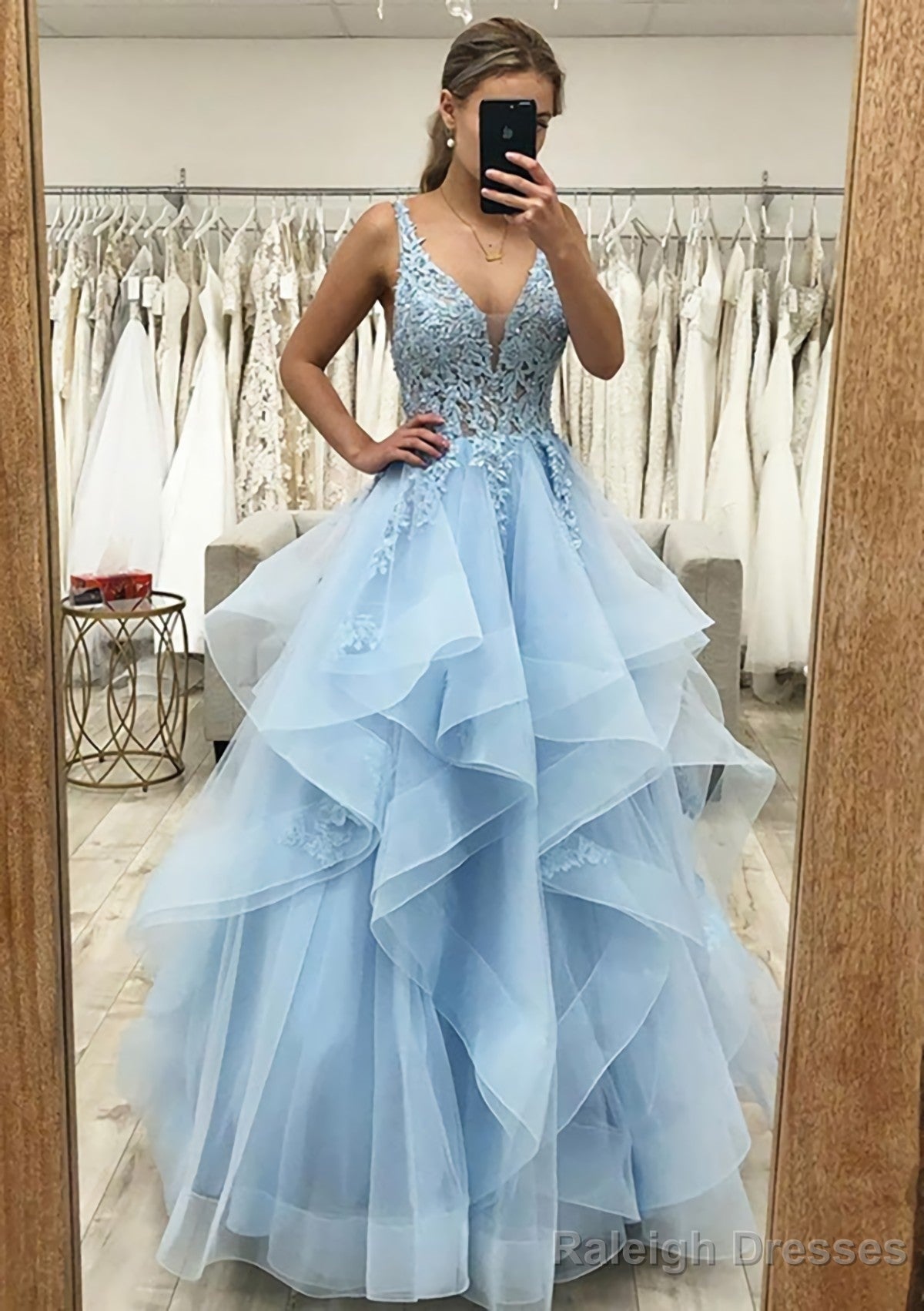 A-line V Neck Sleeveless Long/Floor-Length Tulle Satin Prom Dresses With Lace Appliqued Main image