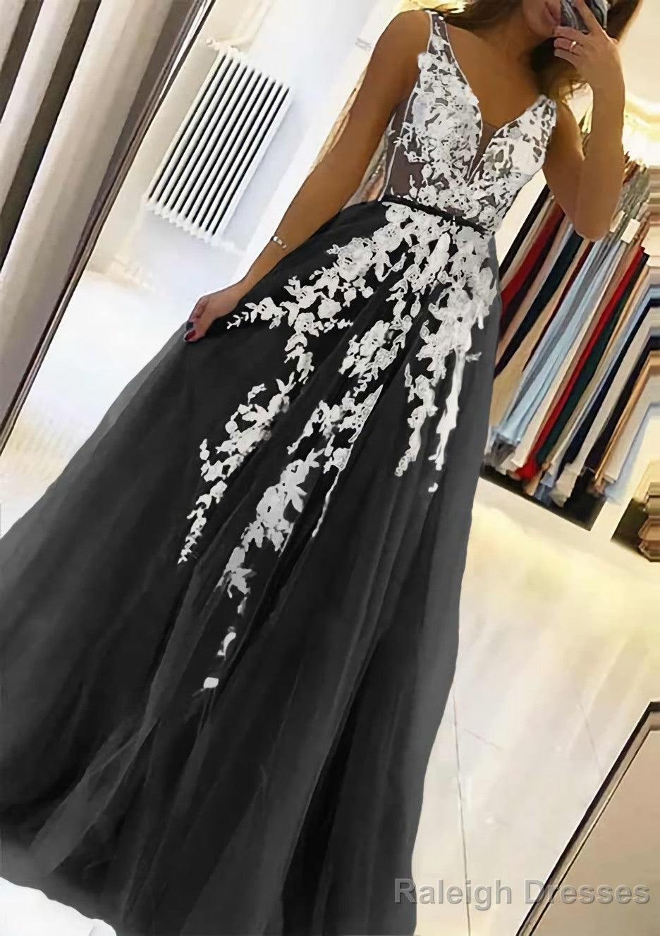 A-line V Neck Sleeveless Sweep Train Tulle Prom Dresses With Beading Lace