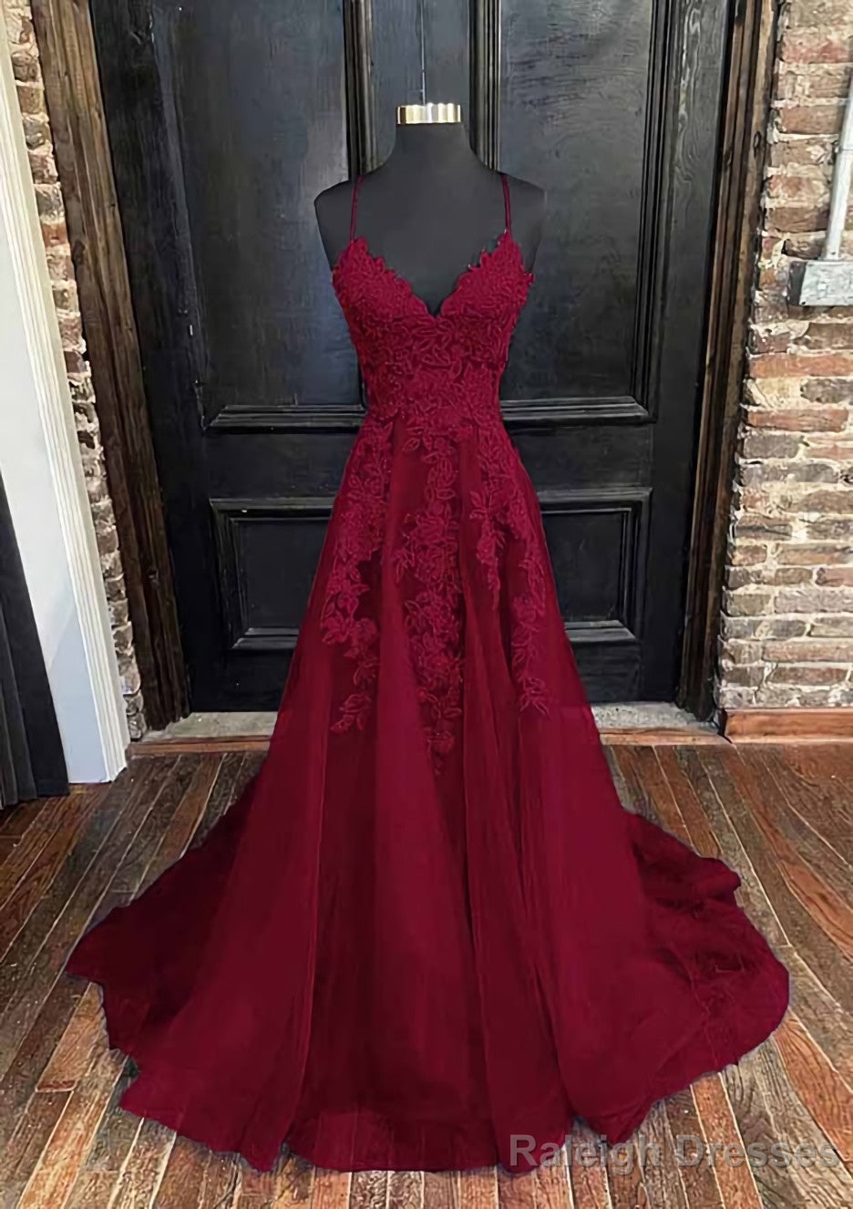 A-line V Neck Spaghetti Straps Sweep Train Tulle Prom Dresses With Appliqued