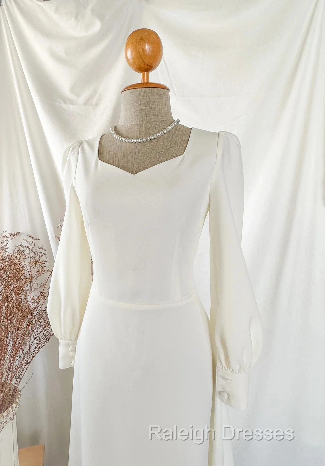 A-Line Vintage White Wedding Dress Elegance Gown Minimal Long Sleeve Style Bride Dress Secondary image