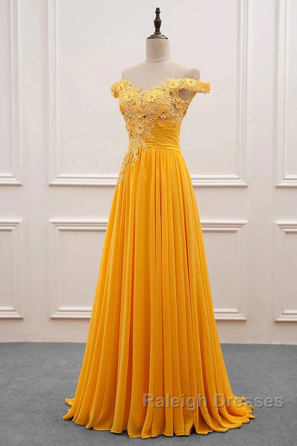 A-Line Wedding Guest Dresses Floral Dress Prom Wedding Party Sweep / Brush Train Sleeveless Off Shoulder Chiffon With Appliques