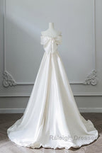 Aesthetic Ball Gown Strapless Ivory Satin Long Wedding Dress Brides Dresses