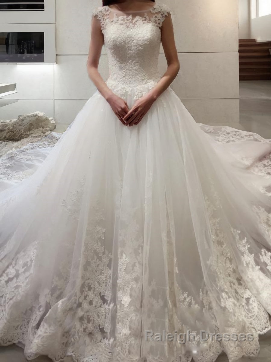 Ball Gowns Bateau Court Train Tulle Wedding Dresses With Appliques Lace Main image