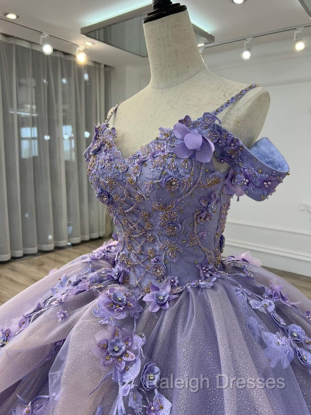 Ball Gowns Organza Off-the-Shoulder Lavender Quinceanera Dress