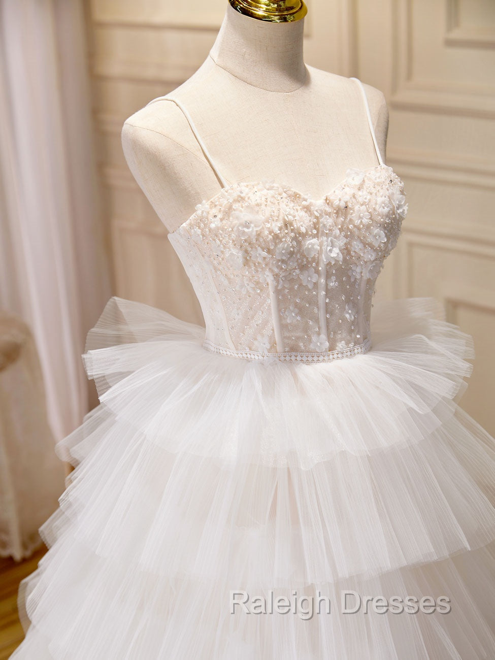 Ball-Gowns/Princess Tulle White Long Prom Dresses With Beading Flower Cascading Ruffles