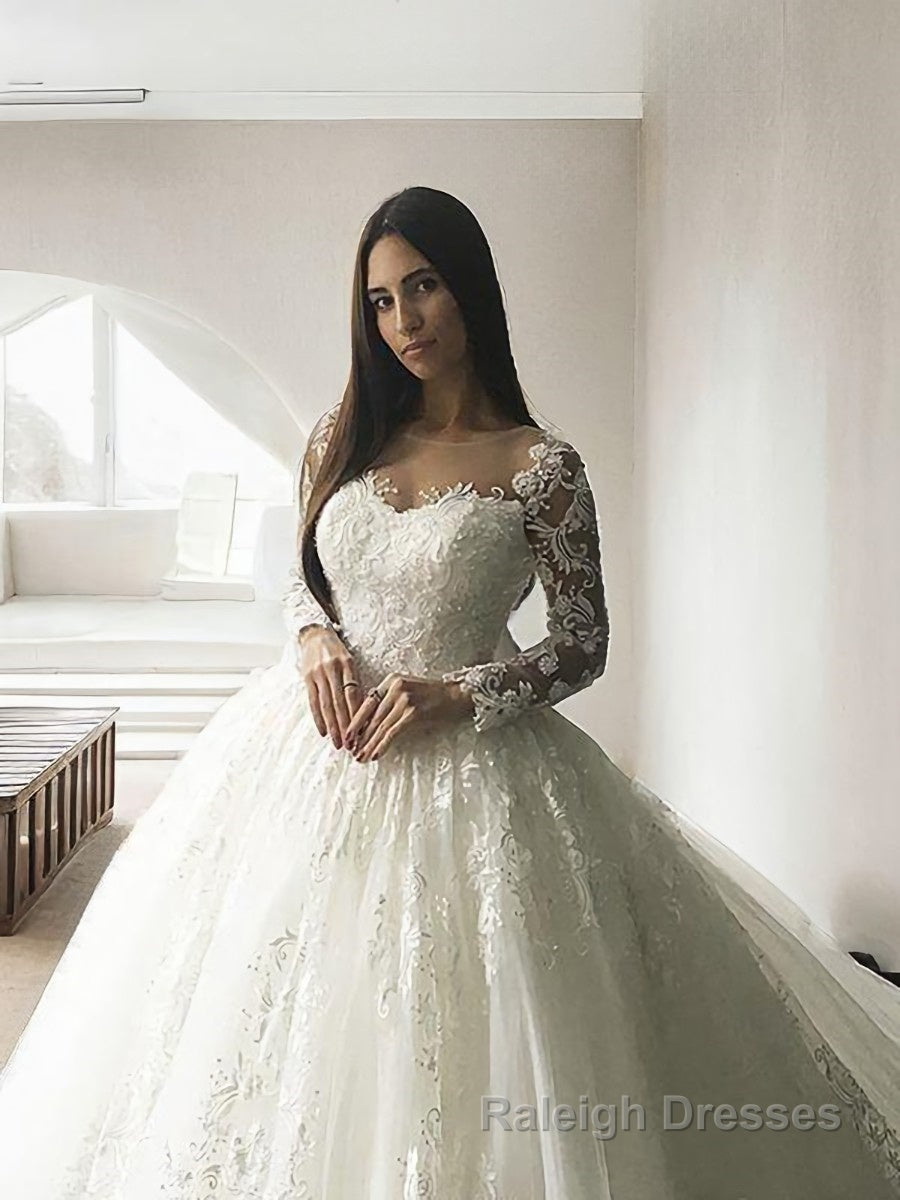 Ball Gowns Scoop Court Train Tulle Wedding Dresses With Appliques Lace
