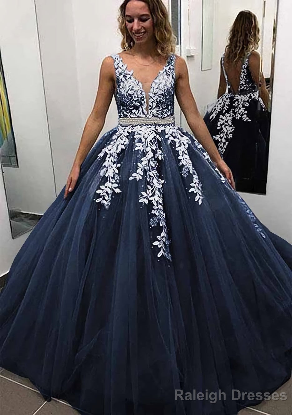 Ball Gown Sleeveless Long Dress Floor Length Tulle Prom Dress With Lace Appliqued Beading Secondary image