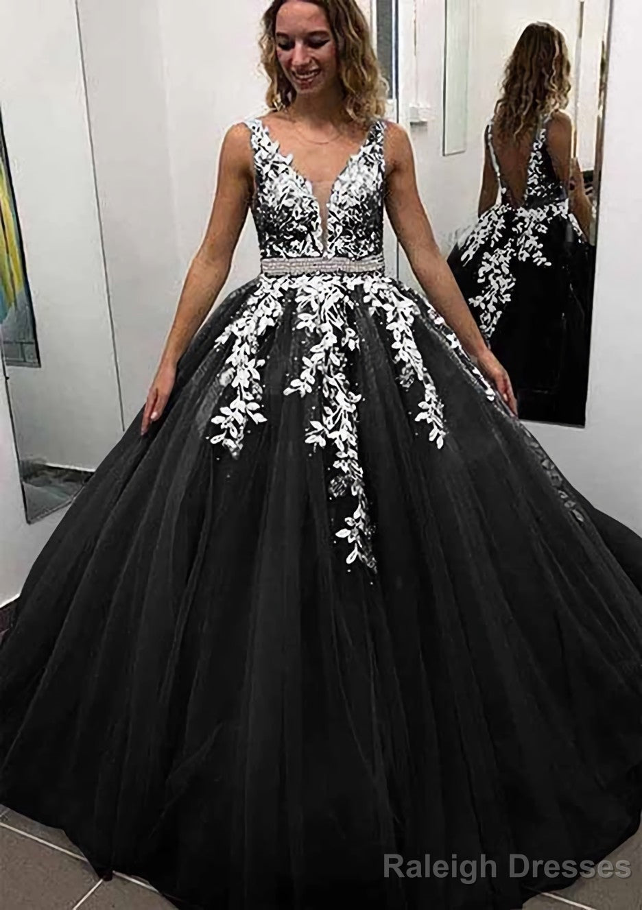 Ball Gown Sleeveless Long Dress Floor Length Tulle Prom Dress With Lace Appliqued Beading