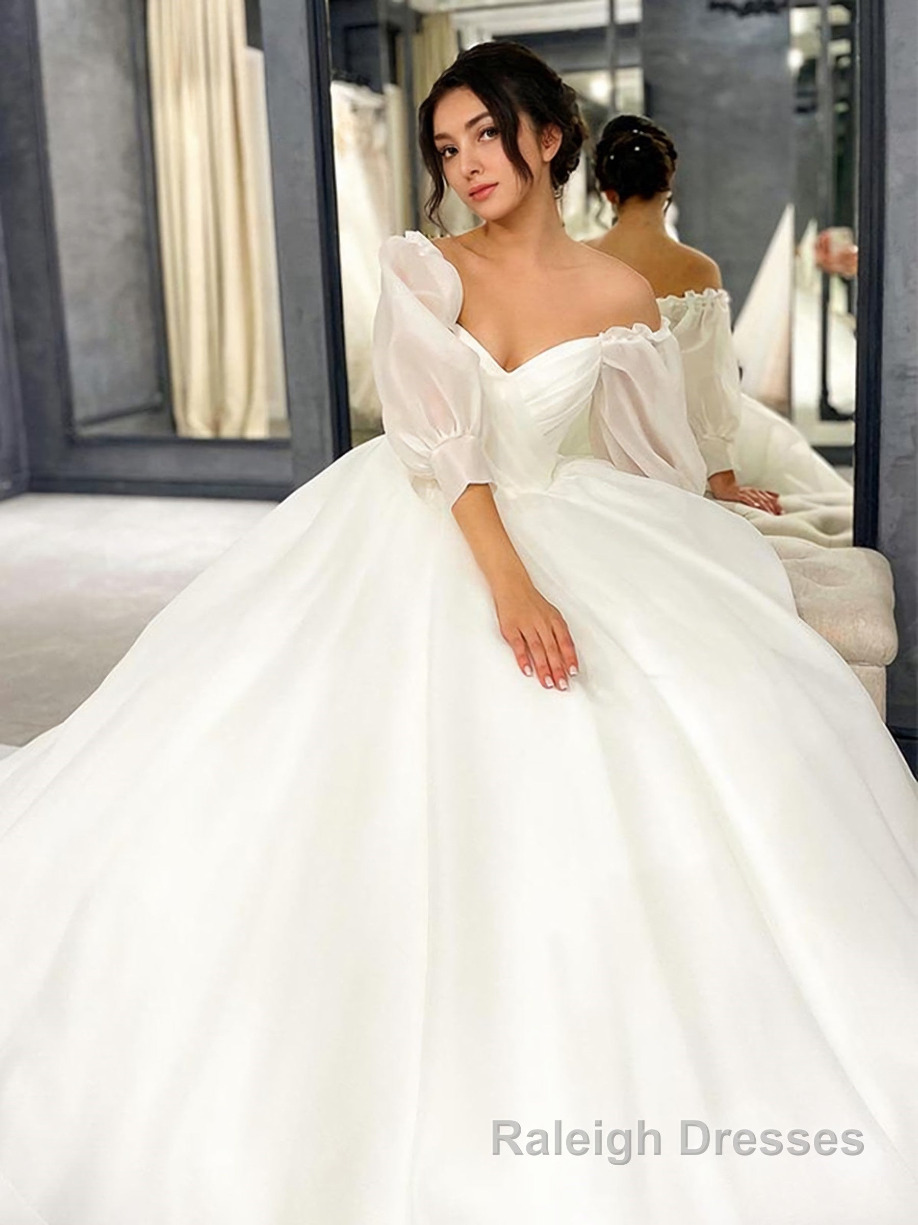 Ball Gowns Sweetheart Sweep Train Satin Wedding Dresses