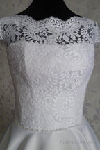 Bateau Knee-Length Cap Sleeves Open Back White Homecoming Dress