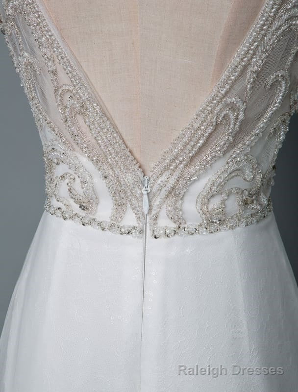 Beach Wedding Dresses A-Line Sleeveless V Neck High Split Floor Length Backless Bridal Gowns