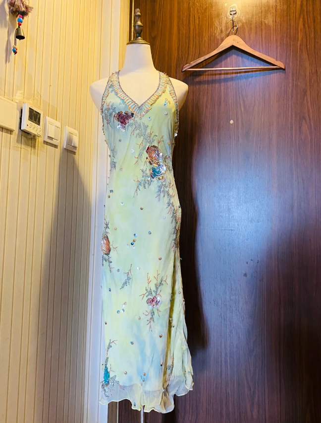 Beautiful Halter Neck Backless Sequined Beaded Chiffon Formal Prom Dress Main image