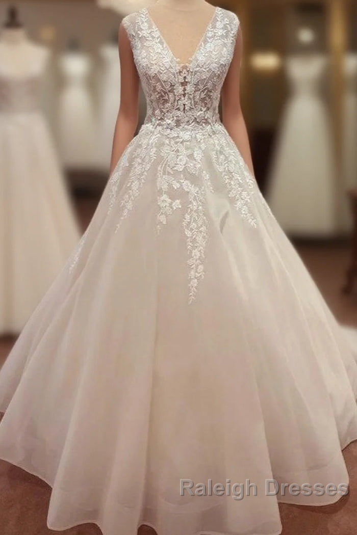 Beautiful Long A Line Appliques Lace Tulle Wedding Dresses Main image