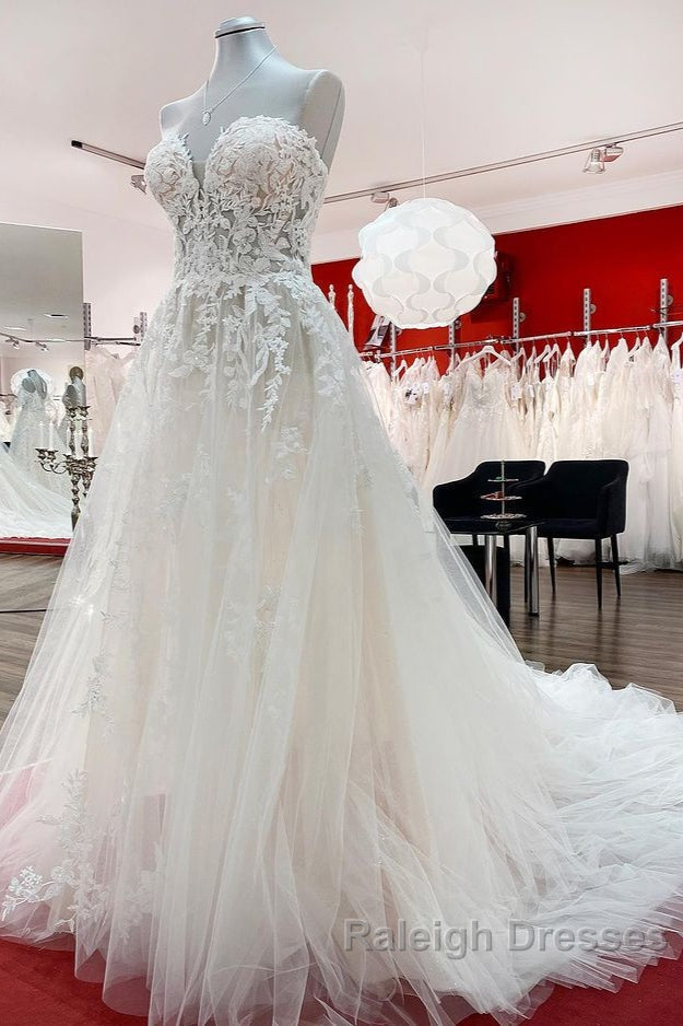 Beautiful Long A Line Strapless Tulle Ivory Wedding Dresses with Appliques Lace