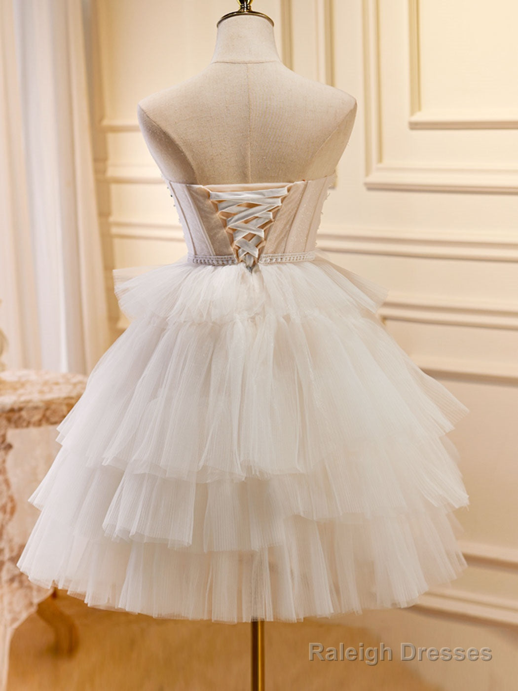 Beige Sweetheart Neck Tulle Short Prom Dresses Beige Homecoming Dresses