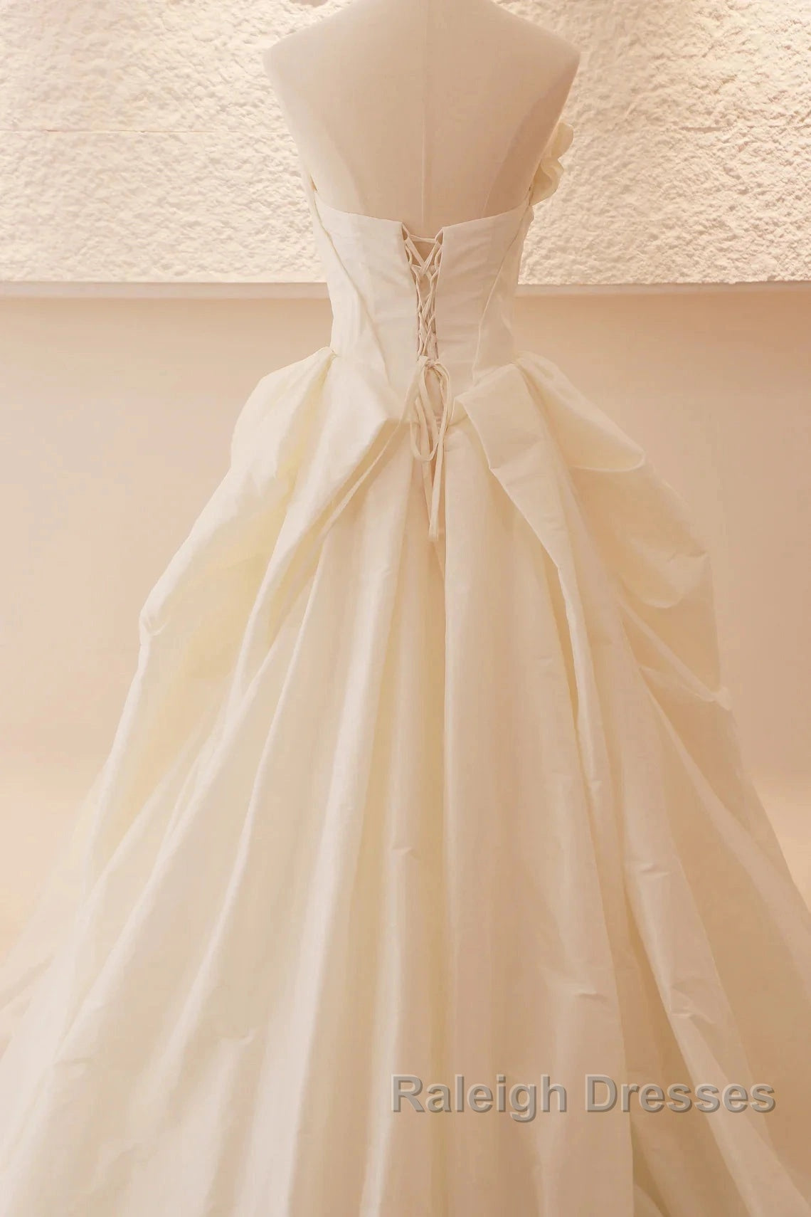 Beige Wedding Dresses Strapless Sleeveless A-Line Full Bridal Dresses Sophisticated Wedding Gown With Train Secondary image