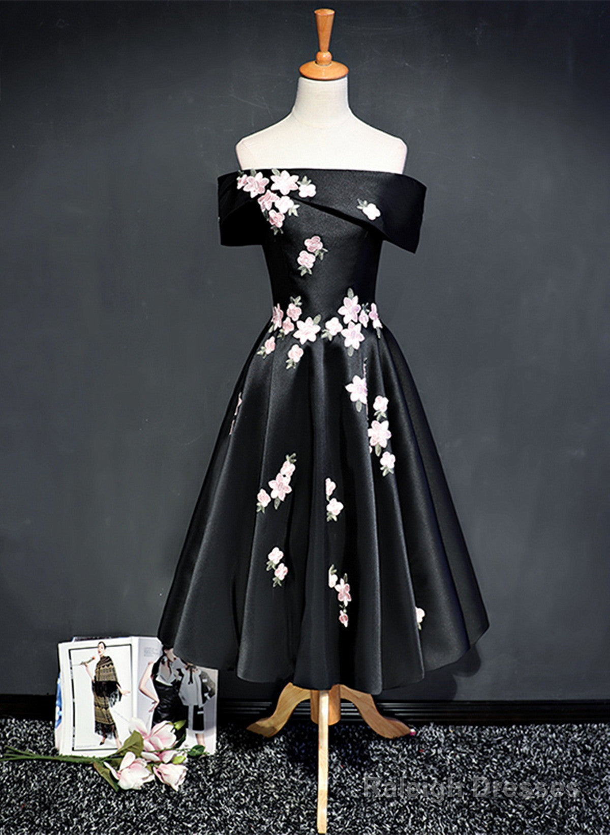 Black Knee Length Satin With Flowers Prom Dresses Black Short Prom Dresses Homecoming Dresses Main image