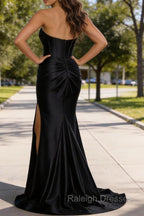 Black Mermaid Sweetheart Corset Prom Dresses Long with Slit
