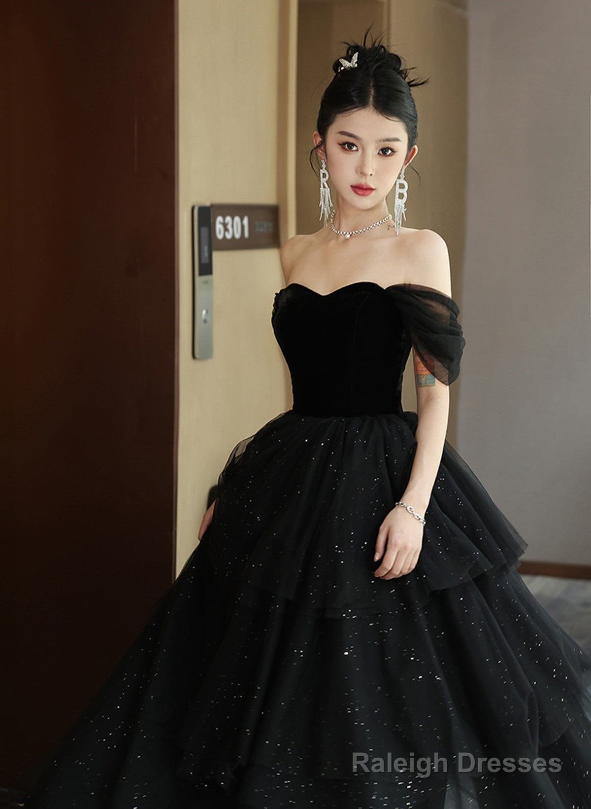 Black Off Shoulder Sweetheart Velvet And Tulle Prom Dress, Black Sweet 16 Dress