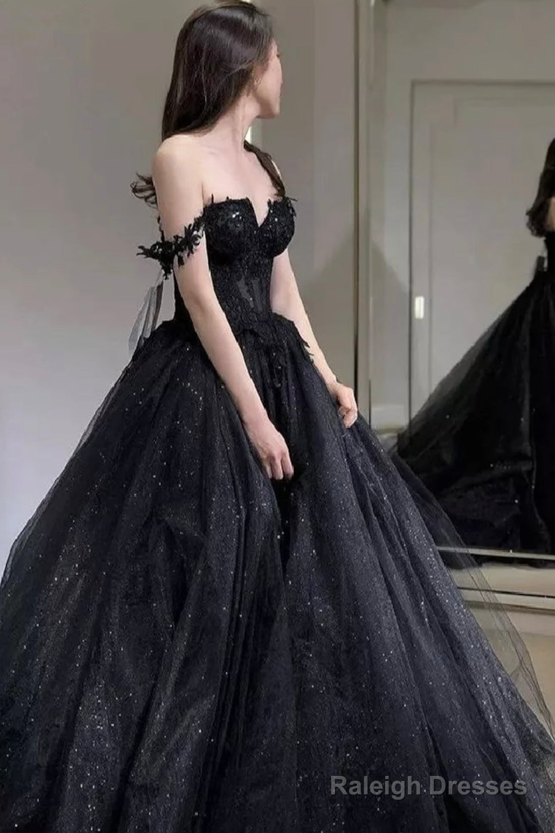 Black Off The Shoulder Tulle Lace Princess Dresses Shiny Tulle Floor Length Prom Dresses