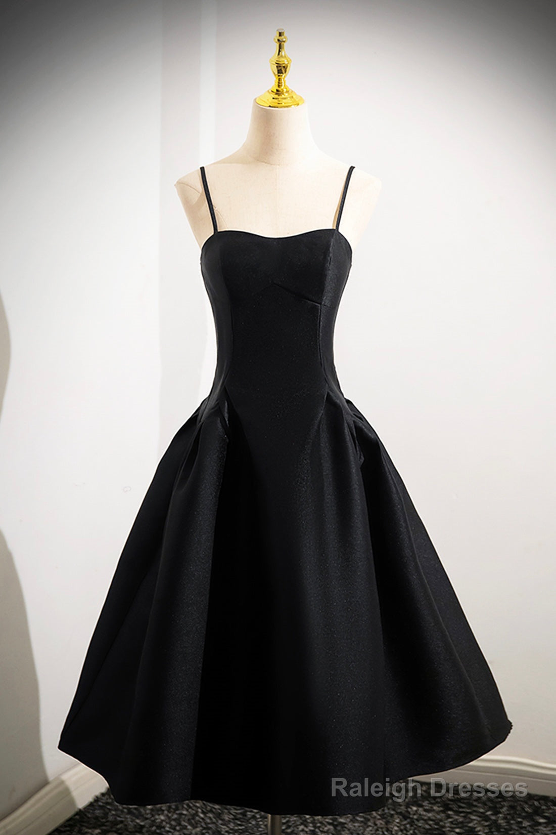Black Spaghetti Strap Satin Short Prom Dresses Simple A-Line Homecoming Prom Dresses