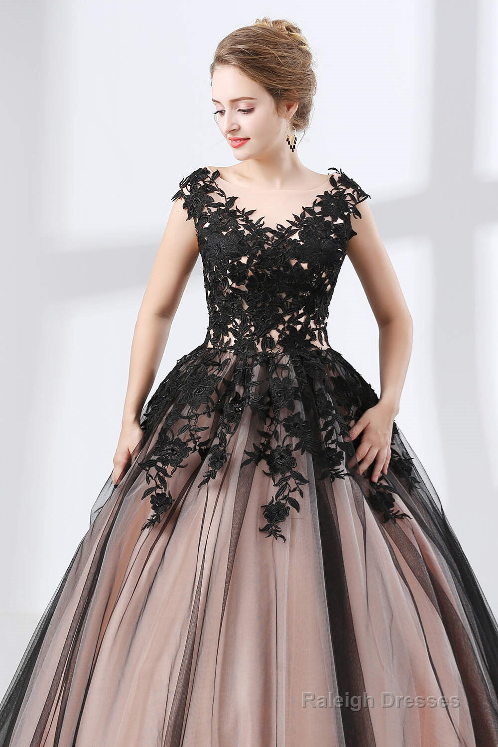 Black Sweetheart Applique Lace See Through Prom Dresses Secondary image