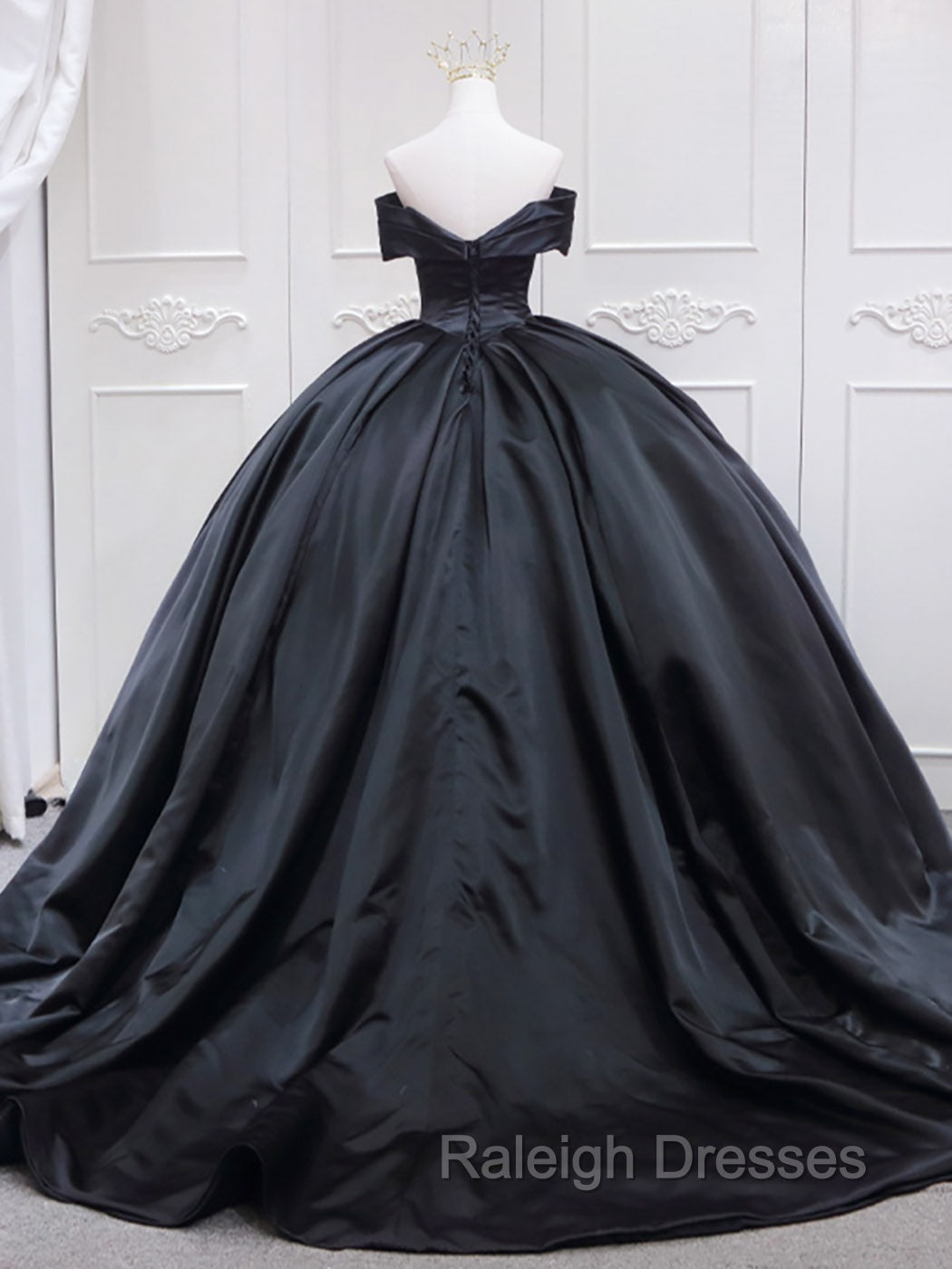 Black Sweetheart Neck Satin Long Prom Gowns, Black Sweet 16 Dress