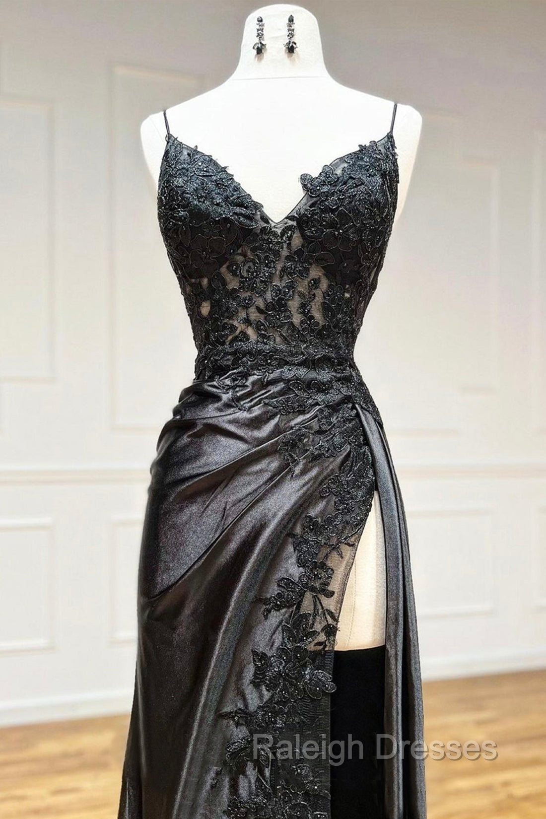 Black V-Neck Lace Long Formal Dress, Black Spaghetti Strap Evening Gown with Leg Slits Secondary image