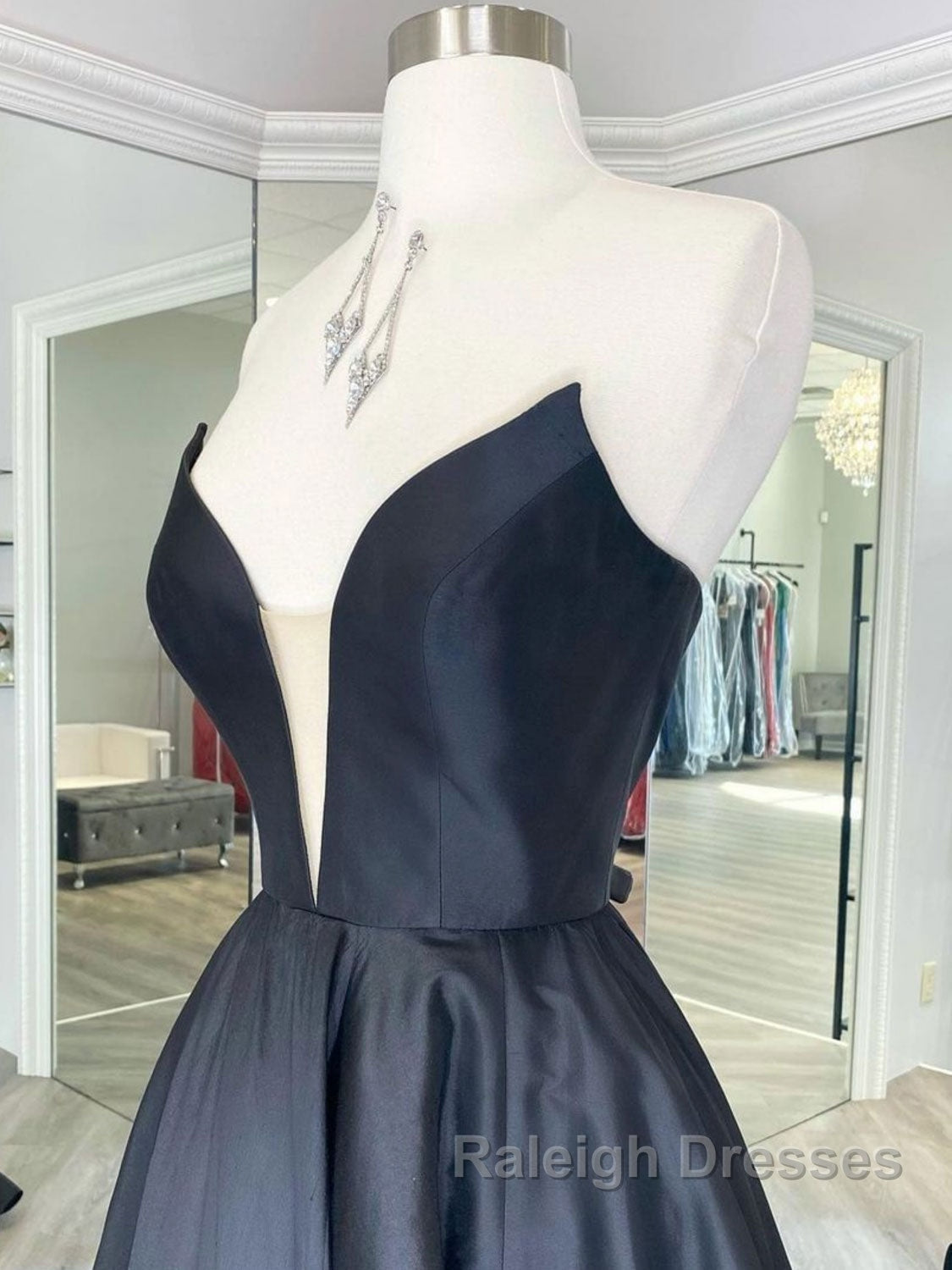 Black v neck satin long prom dress, black evening dress Secondary image