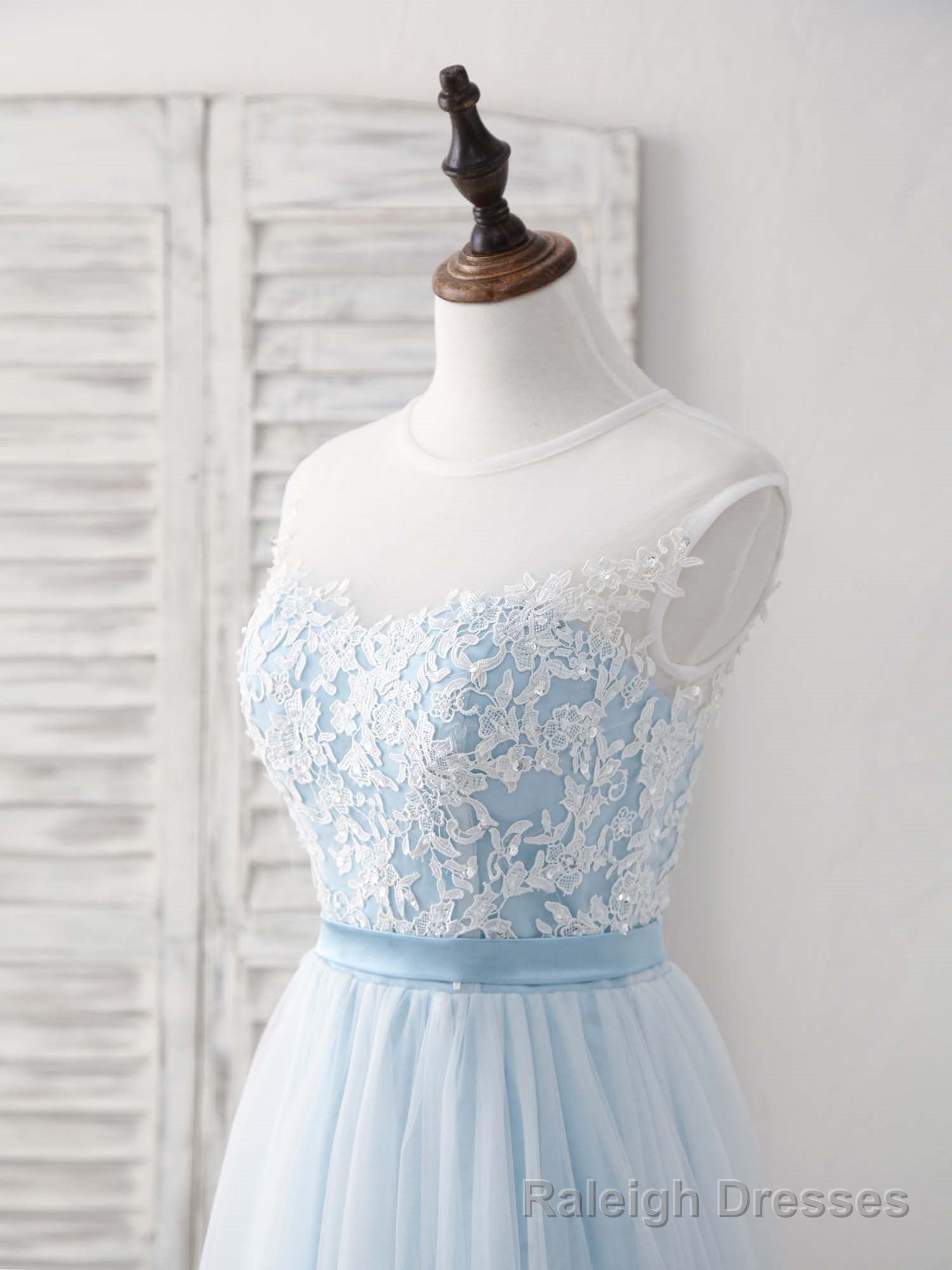 Blue Round Neck Tulle Lace Applique Long Prom Dresses