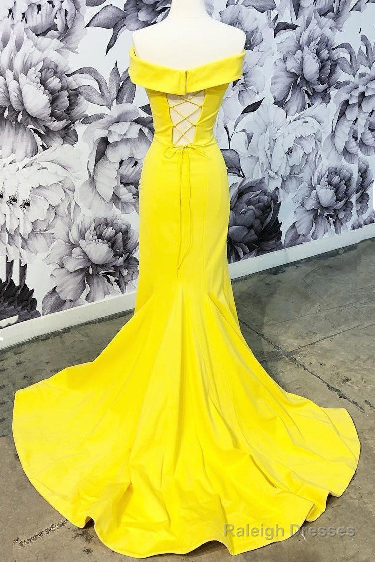 Bright Off-The-Shoulder Sheath/Column Prom Dresses With Split