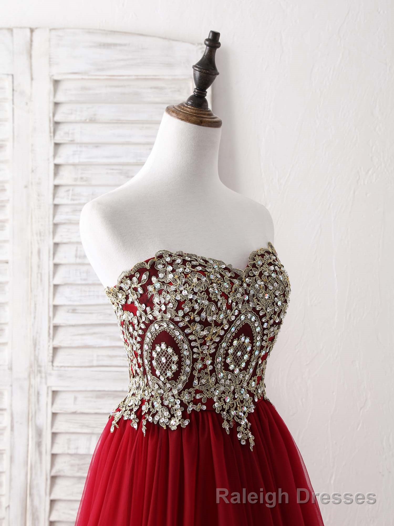 Burgundy Sweetheart Neck Lace Applique Tulle Long Prom Dresses