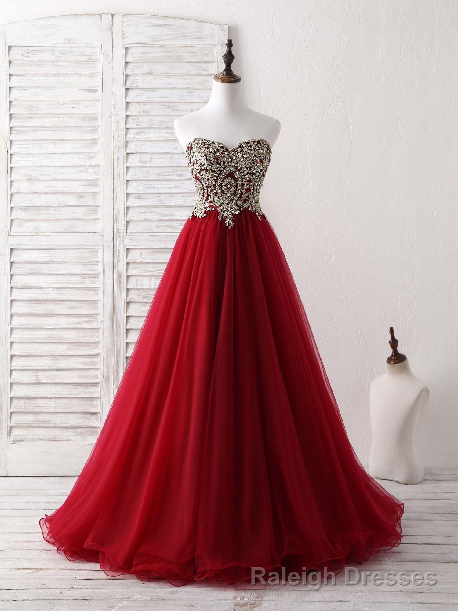 Burgundy Sweetheart Neck Lace Applique Tulle Long Prom Dresses Secondary image