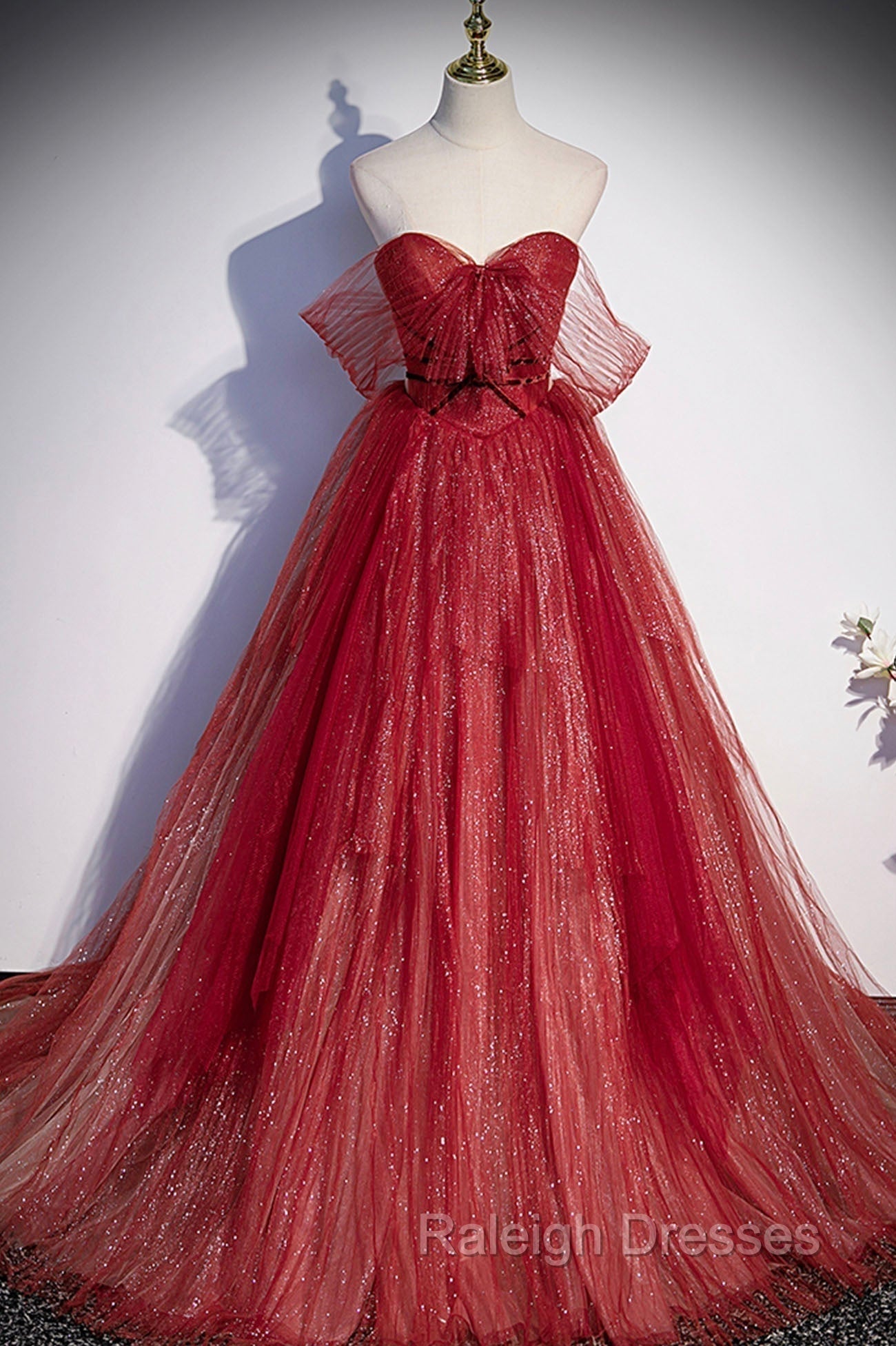 Burgundy Tulle Strapless Floor Length Prom Dresses A Line Prom Graduation Dresses