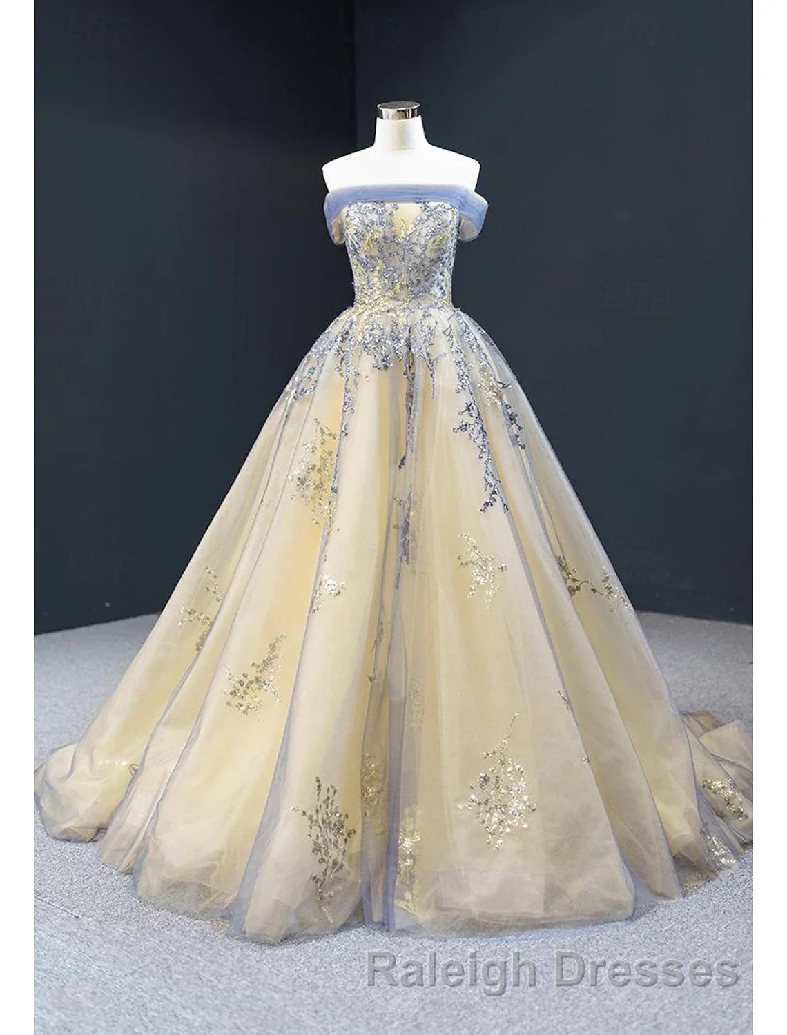 Buyishang A-Line Wedding Guest Dresses Vintage Dress Wedding Sweep / Brush Train Sleeveless V Neck Satin with Pleats Secondary image