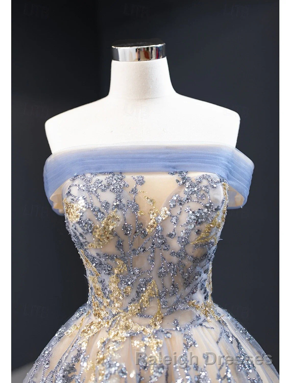 Buyishang A-Line Wedding Guest Dresses Vintage Dress Wedding Sweep / Brush Train Sleeveless V Neck Satin with Pleats