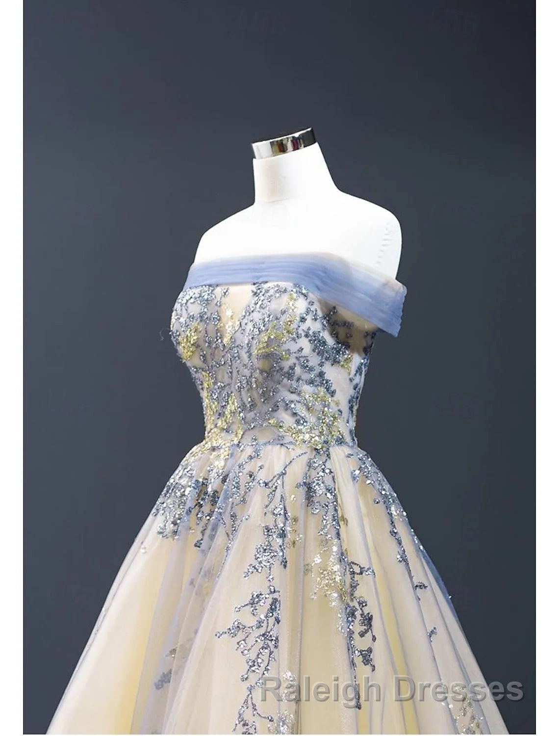 Buyishang A-Line Wedding Guest Dresses Vintage Dress Wedding Sweep / Brush Train Sleeveless V Neck Satin with Pleats