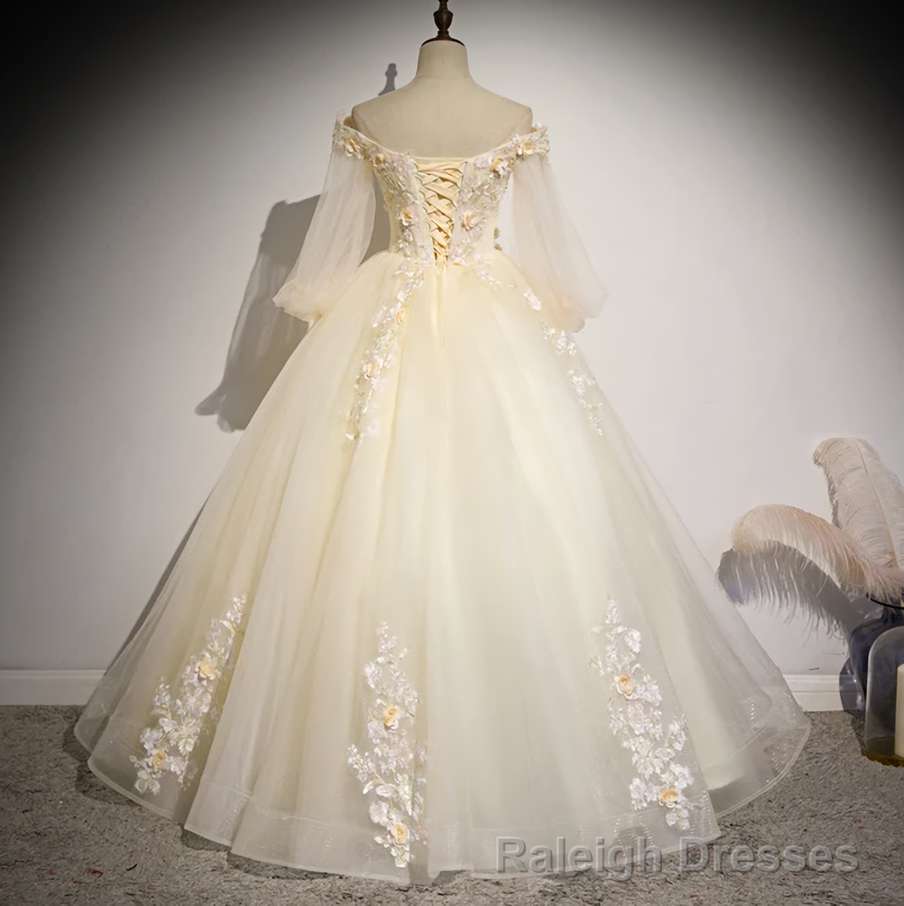 Beautiful Ivory Tulle Long Sleeves Floral Sweet 16 Gown Party Gowns Prom Dress Main image