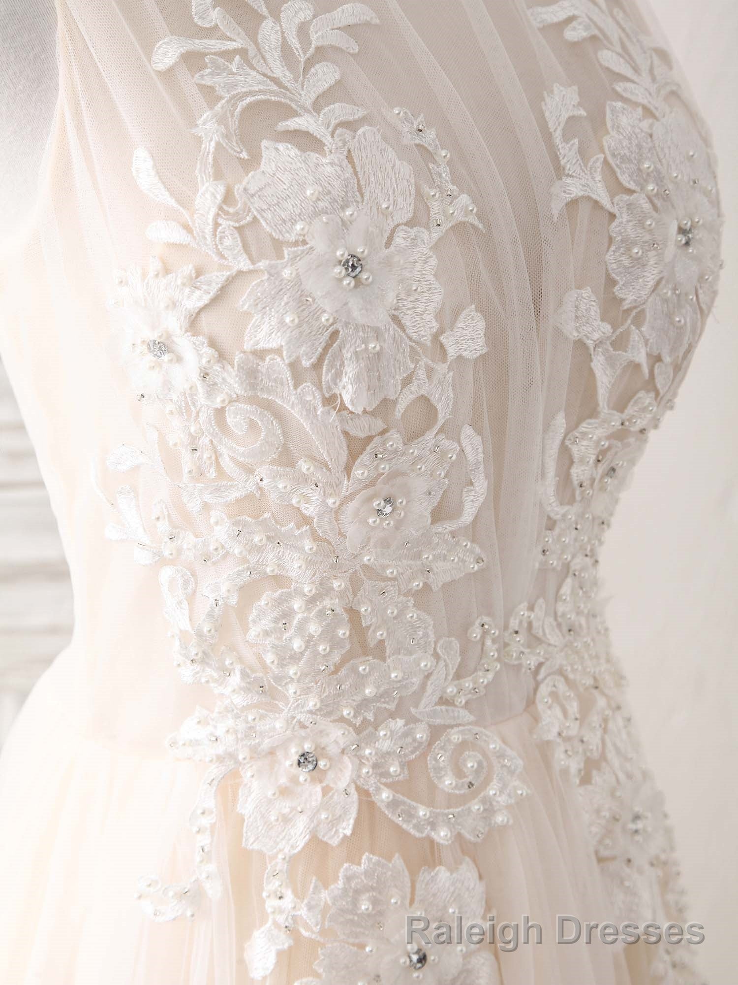 Champagne Round Neck Tulle Lace Applique Long Prom Dress