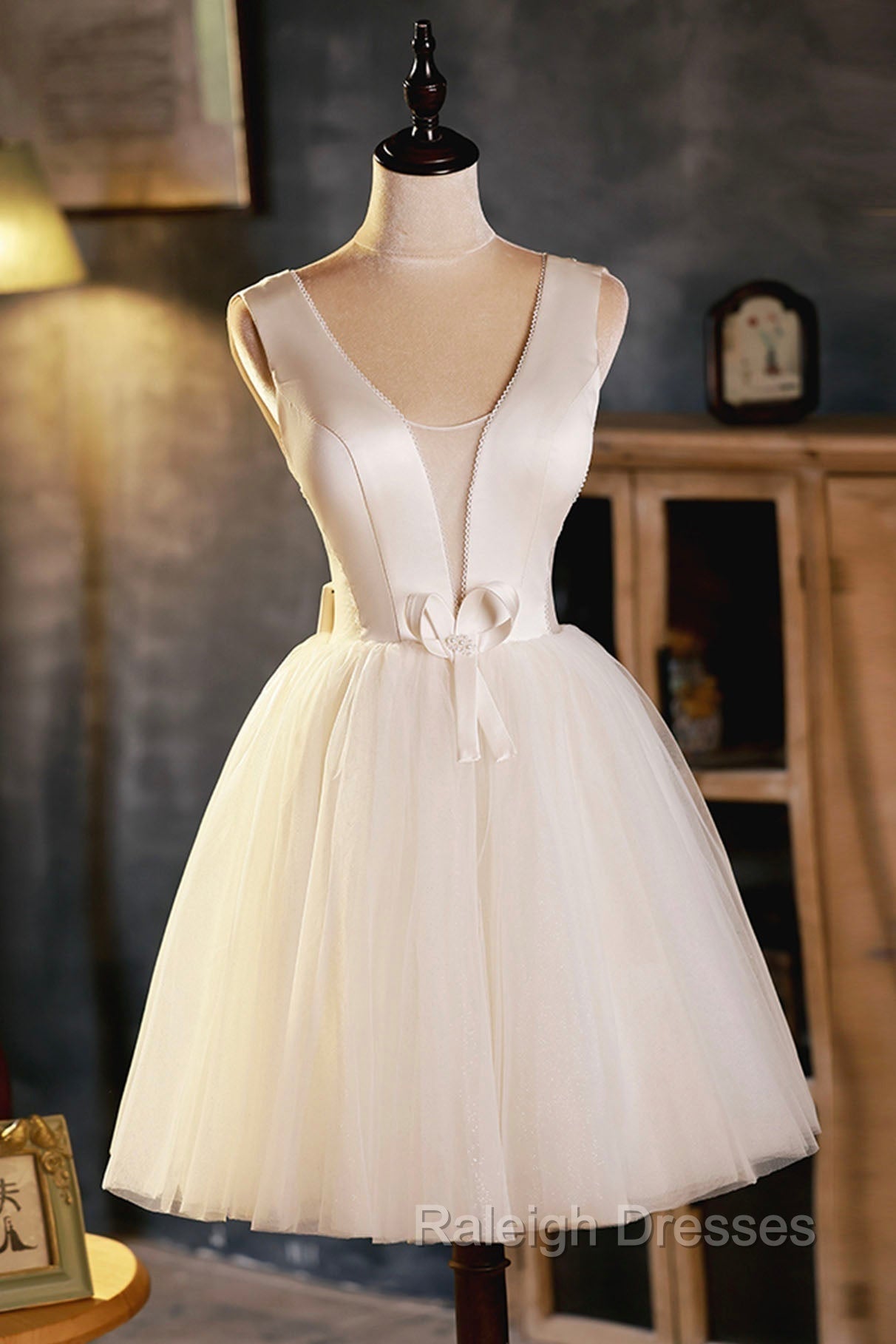 Champagne V-Neck Tulle Short Prom Dress, Champagne Homecoming Dress Main image