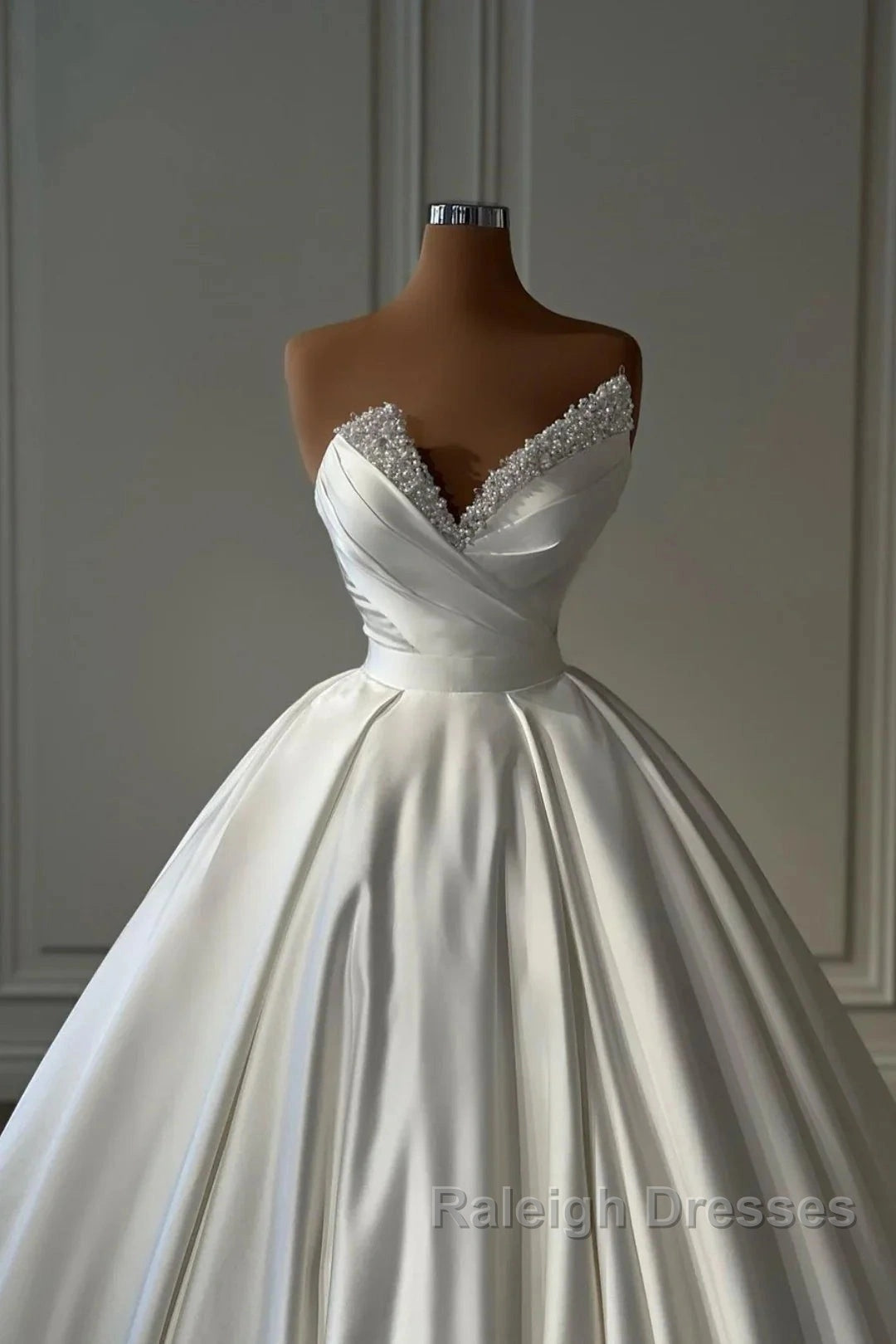Charmeuse Sleeveless White Wedding Dresses With Beading Off Shoulder Elegant Floor Length Secondary image