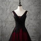 Charming Sleeveless Black And Red Lace Appliques Beaded Prom Dresses Low Back Prom Dresses