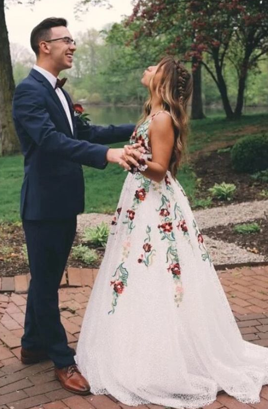 Charming V Neck Floral Embroidery Long Lace Prom Dresses With Pocket