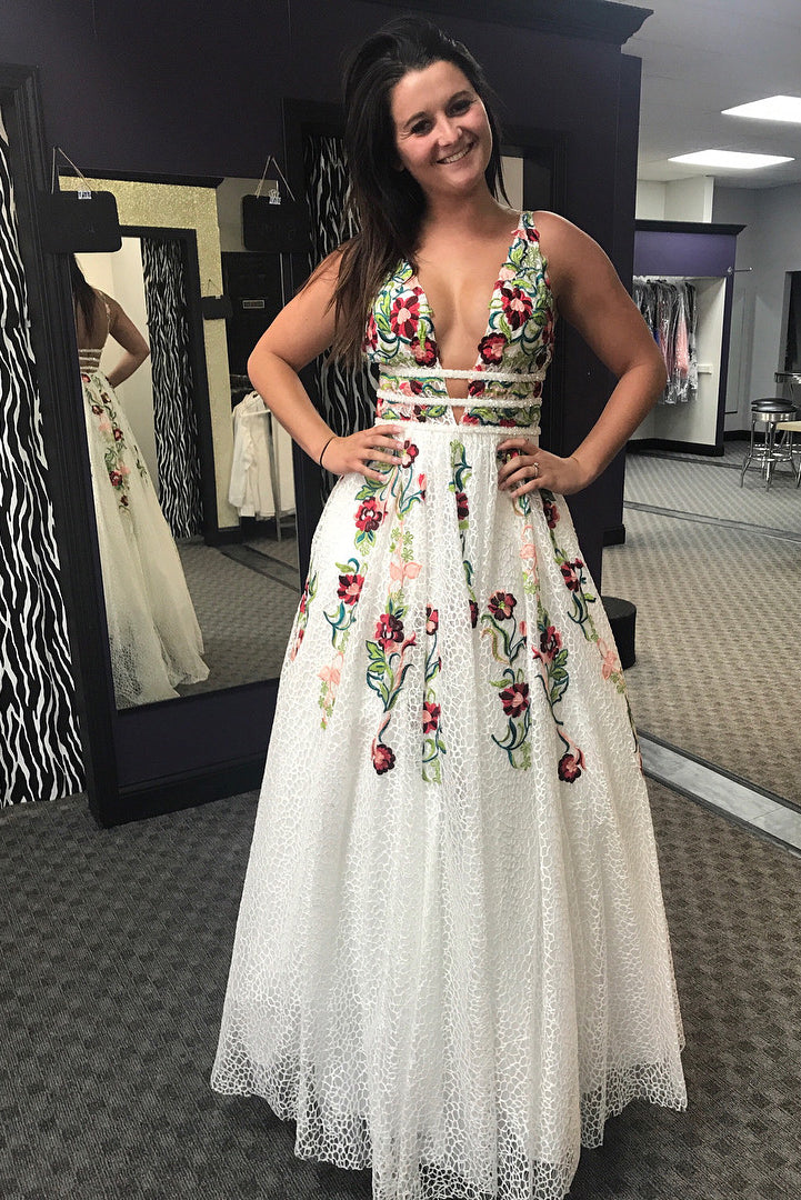Charming V Neck Floral Embroidery Long Lace Prom Dresses With Pocket