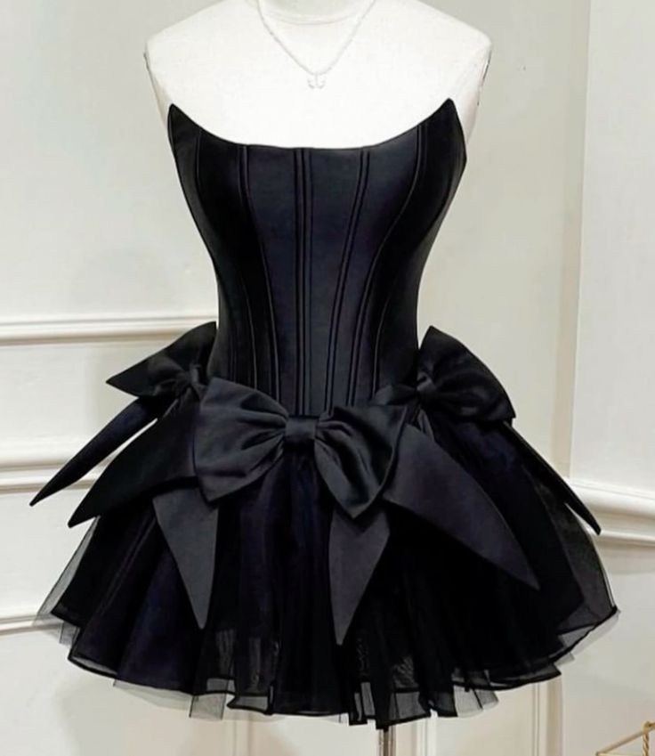 Chic A-Line Black Strapless Short Homecoming Dresses Satin Prom Dresses