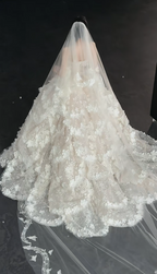 Chic A-Line Long Wedding Dress Tulle Strapless White Bridal Gown Appliques Sleeveless Bridal Dress