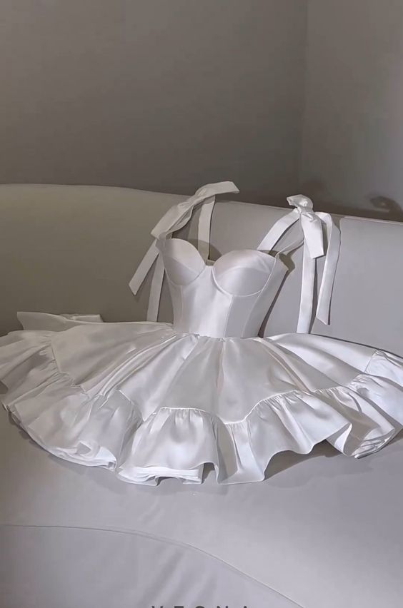 Chic A-Line Satin Straps Short White Homecoming Dresses 20Th Birthday Outfits