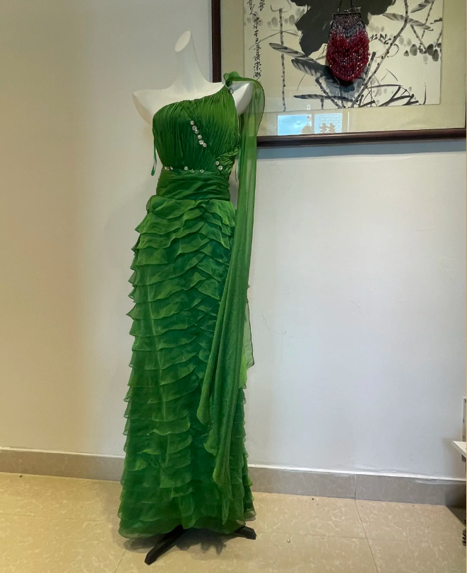 Chic Dark Green One-Shoulder Layered Ruffle Chiffon Long Formal Prom Dress Main image